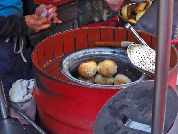 【蘆洲美食】海伯胡椒餅-１顆３５元平價美味胡椒餅