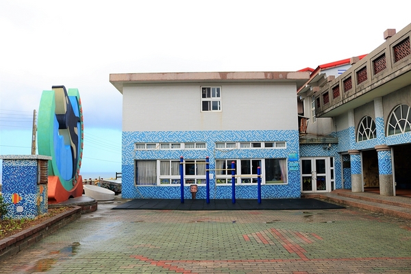 和美國小：【新北市貢寮景點】和美國小~漁村校園吹著海洋風