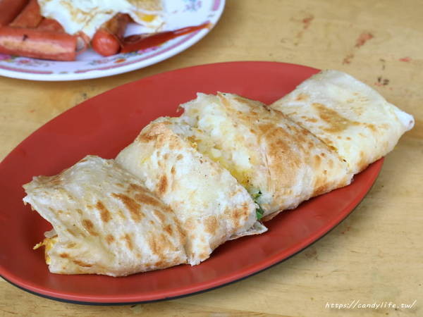 老舖子湯包&美又美：台中美食│老舖子湯包〃湯包有夠大！肉餡紮實鮮美，咬下去會大爆湯汁～