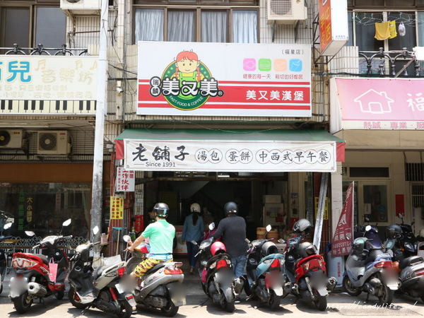 老舖子湯包&美又美：台中美食│老舖子湯包〃湯包有夠大！肉餡紮實鮮美，咬下去會大爆湯汁～