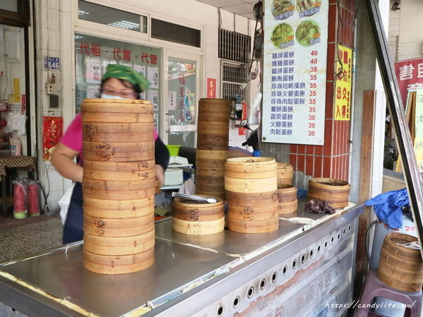 老舖子湯包&美又美：台中美食│老舖子湯包〃湯包有夠大！肉餡紮實鮮美，咬下去會大爆湯汁～