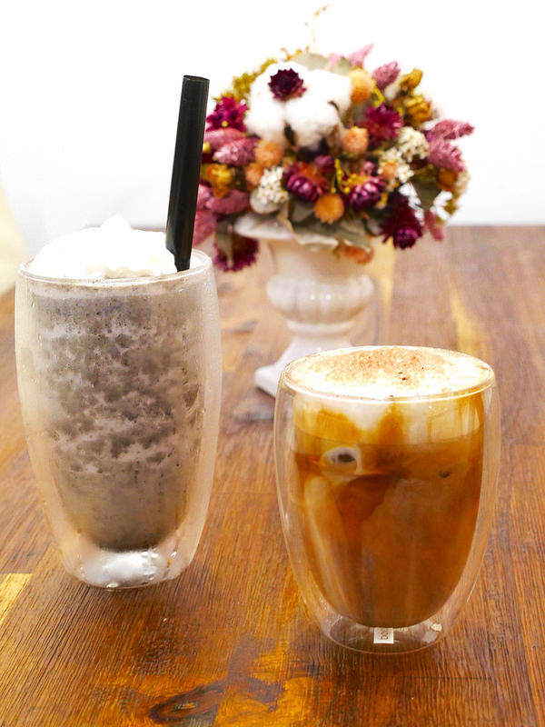 【南京三民下午茶】由你咖啡 Union Kaffe| 舒服寬敞咖啡廳x大量綠色元素|創意南瓜鹹蛋義大利麵x多樣手作甜點（松山區八德路、近京華城）