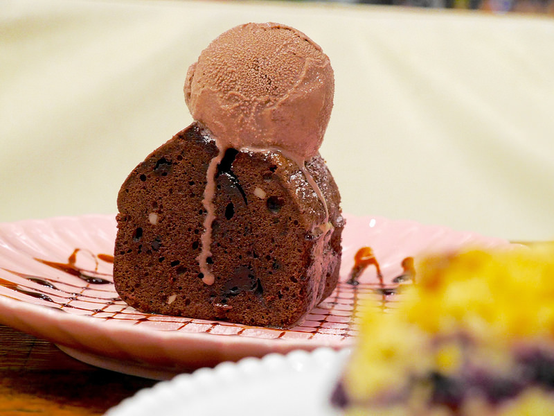 【南京三民下午茶】由你咖啡 Union Kaffe| 舒服寬敞咖啡廳x大量綠色元素|創意南瓜鹹蛋義大利麵x多樣手作甜點（松山區八德路、近京華城）