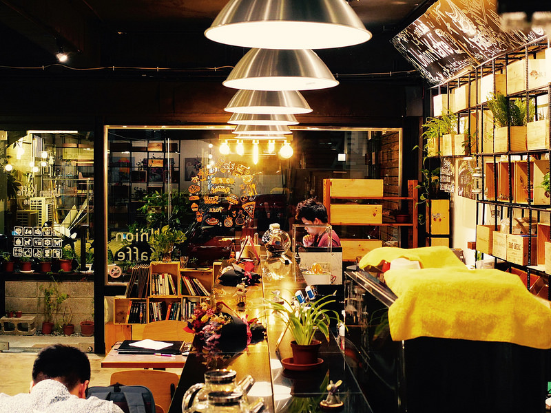 【南京三民下午茶】由你咖啡 Union Kaffe| 舒服寬敞咖啡廳x大量綠色元素|創意南瓜鹹蛋義大利麵x多樣手作甜點（松山區八德路、近京華城）