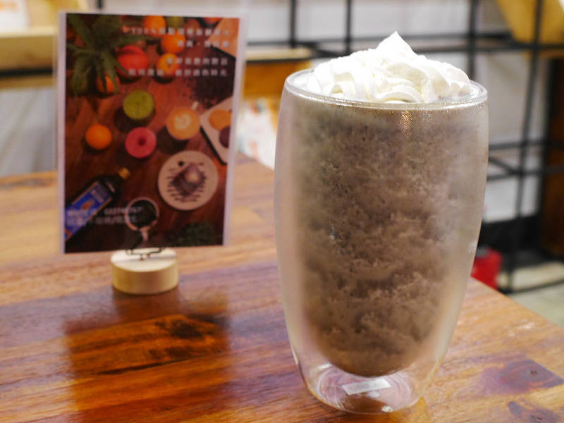 【南京三民下午茶】由你咖啡 Union Kaffe| 舒服寬敞咖啡廳x大量綠色元素|創意南瓜鹹蛋義大利麵x多樣手作甜點（松山區八德路、近京華城）