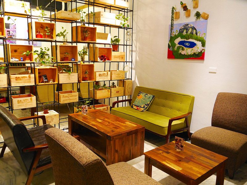 【南京三民下午茶】由你咖啡 Union Kaffe| 舒服寬敞咖啡廳x大量綠色元素|創意南瓜鹹蛋義大利麵x多樣手作甜點（松山區八德路、近京華城）