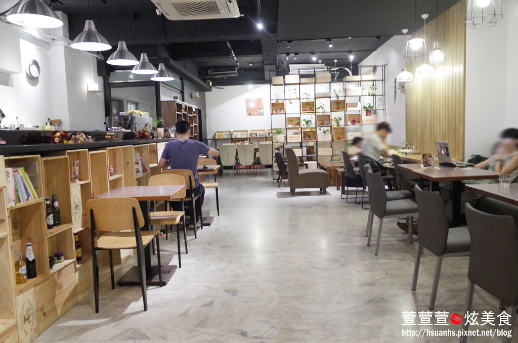 【台北】由你咖啡。南瓜義大利鹹蛋義大利麵、輕食、甜點表現超強!! 值得再訪 捷運南京三民下午茶(不限時/WIFI/閱讀桌燈)