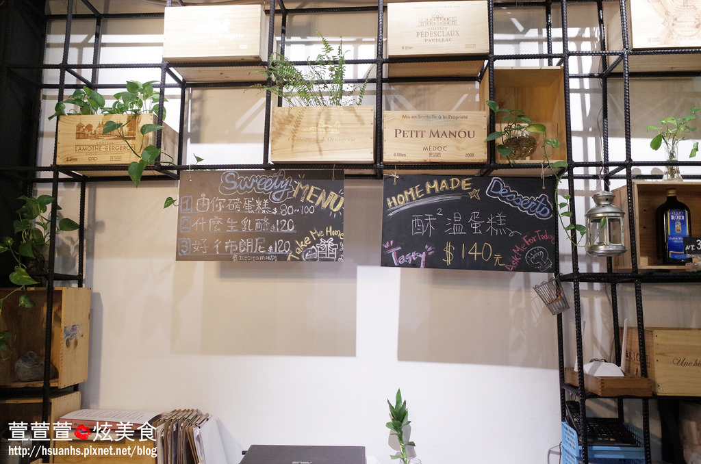 【台北】由你咖啡。南瓜義大利鹹蛋義大利麵、輕食、甜點表現超強!! 值得再訪 捷運南京三民下午茶(不限時/WIFI/閱讀桌燈)