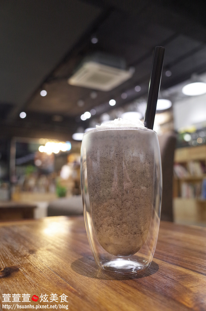 【台北】由你咖啡。南瓜義大利鹹蛋義大利麵、輕食、甜點表現超強!! 值得再訪 捷運南京三民下午茶(不限時/WIFI/閱讀桌燈)