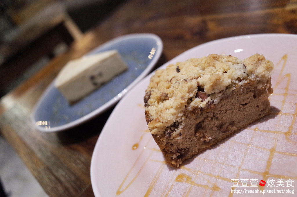 【台北】由你咖啡。南瓜義大利鹹蛋義大利麵、輕食、甜點表現超強!! 值得再訪 捷運南京三民下午茶(不限時/WIFI/閱讀桌燈)
