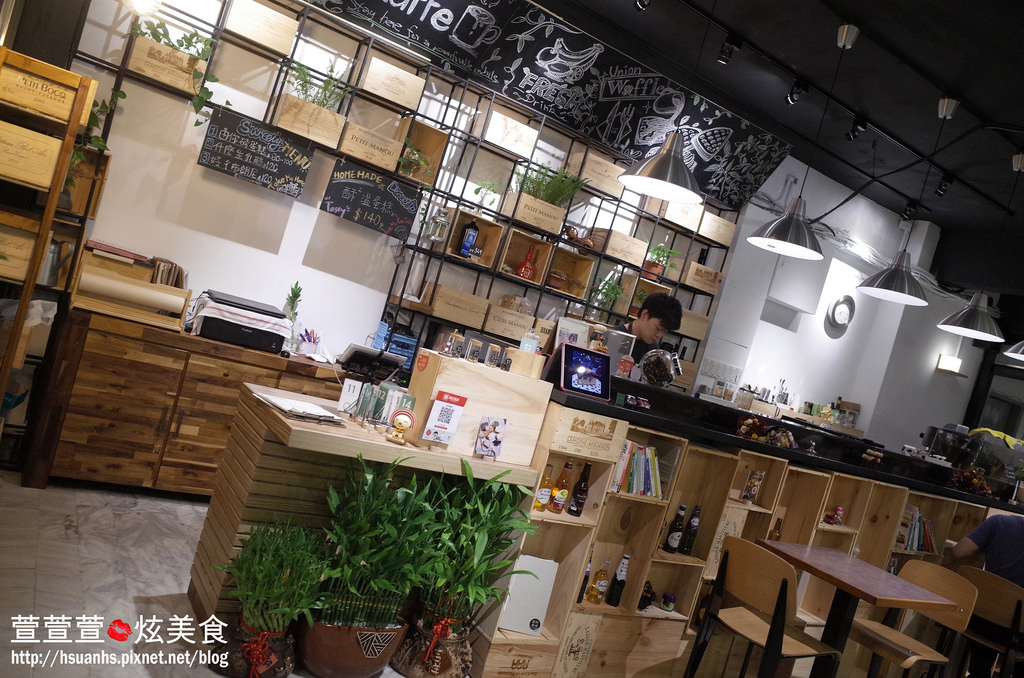 【台北】由你咖啡。南瓜義大利鹹蛋義大利麵、輕食、甜點表現超強!! 值得再訪 捷運南京三民下午茶(不限時/WIFI/閱讀桌燈)