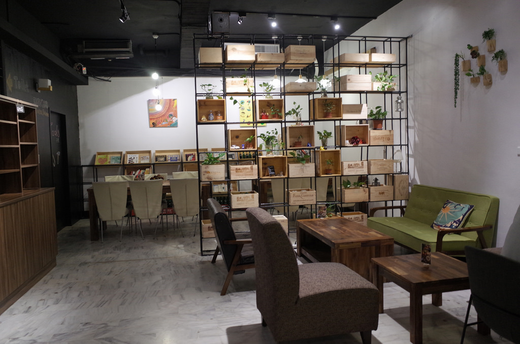 【台北】由你咖啡。南瓜義大利鹹蛋義大利麵、輕食、甜點表現超強!! 值得再訪 捷運南京三民下午茶(不限時/WIFI/閱讀桌燈)