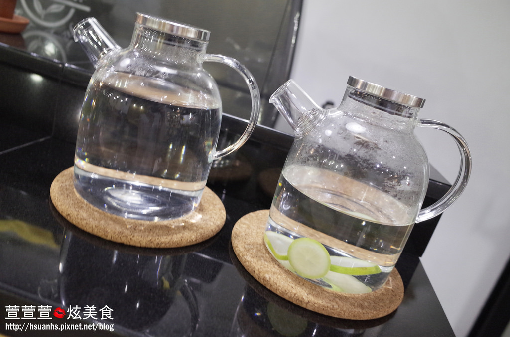 【台北】由你咖啡。南瓜義大利鹹蛋義大利麵、輕食、甜點表現超強!! 值得再訪 捷運南京三民下午茶(不限時/WIFI/閱讀桌燈)