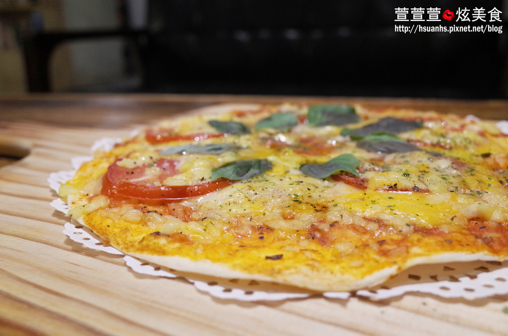 【台北】由你咖啡。南瓜義大利鹹蛋義大利麵、輕食、甜點表現超強!! 值得再訪 捷運南京三民下午茶(不限時/WIFI/閱讀桌燈)