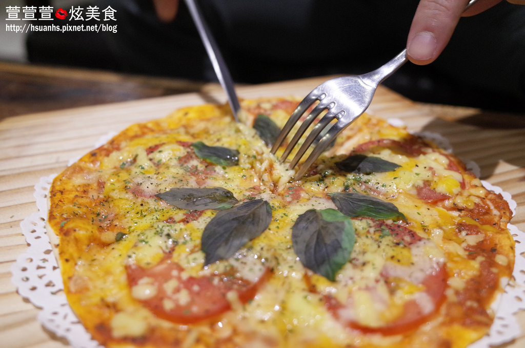 【台北】由你咖啡。南瓜義大利鹹蛋義大利麵、輕食、甜點表現超強!! 值得再訪 捷運南京三民下午茶(不限時/WIFI/閱讀桌燈)