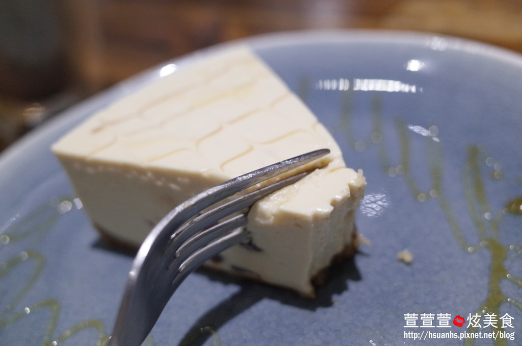 【台北】由你咖啡。南瓜義大利鹹蛋義大利麵、輕食、甜點表現超強!! 值得再訪 捷運南京三民下午茶(不限時/WIFI/閱讀桌燈)
