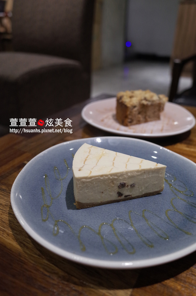 【台北】由你咖啡。南瓜義大利鹹蛋義大利麵、輕食、甜點表現超強!! 值得再訪 捷運南京三民下午茶(不限時/WIFI/閱讀桌燈)