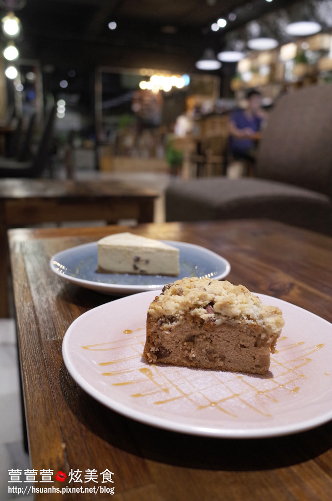 【台北】由你咖啡。南瓜義大利鹹蛋義大利麵、輕食、甜點表現超強!! 值得再訪 捷運南京三民下午茶(不限時/WIFI/閱讀桌燈)