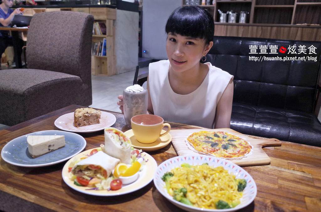 【台北】由你咖啡。南瓜義大利鹹蛋義大利麵、輕食、甜點表現超強!! 值得再訪 捷運南京三民下午茶(不限時/WIFI/閱讀桌燈)