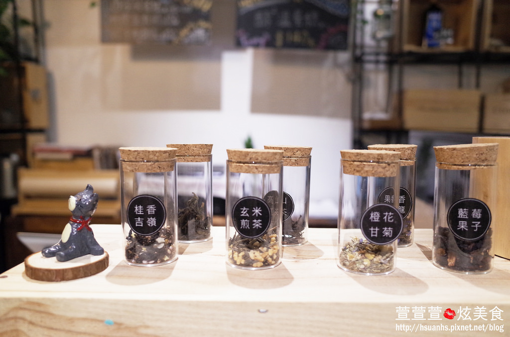 【台北】由你咖啡。南瓜義大利鹹蛋義大利麵、輕食、甜點表現超強!! 值得再訪 捷運南京三民下午茶(不限時/WIFI/閱讀桌燈)