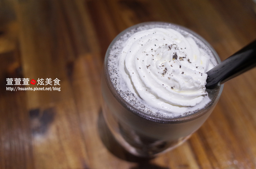 【台北】由你咖啡。南瓜義大利鹹蛋義大利麵、輕食、甜點表現超強!! 值得再訪 捷運南京三民下午茶(不限時/WIFI/閱讀桌燈)