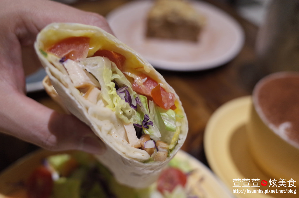 【台北】由你咖啡。南瓜義大利鹹蛋義大利麵、輕食、甜點表現超強!! 值得再訪 捷運南京三民下午茶(不限時/WIFI/閱讀桌燈)