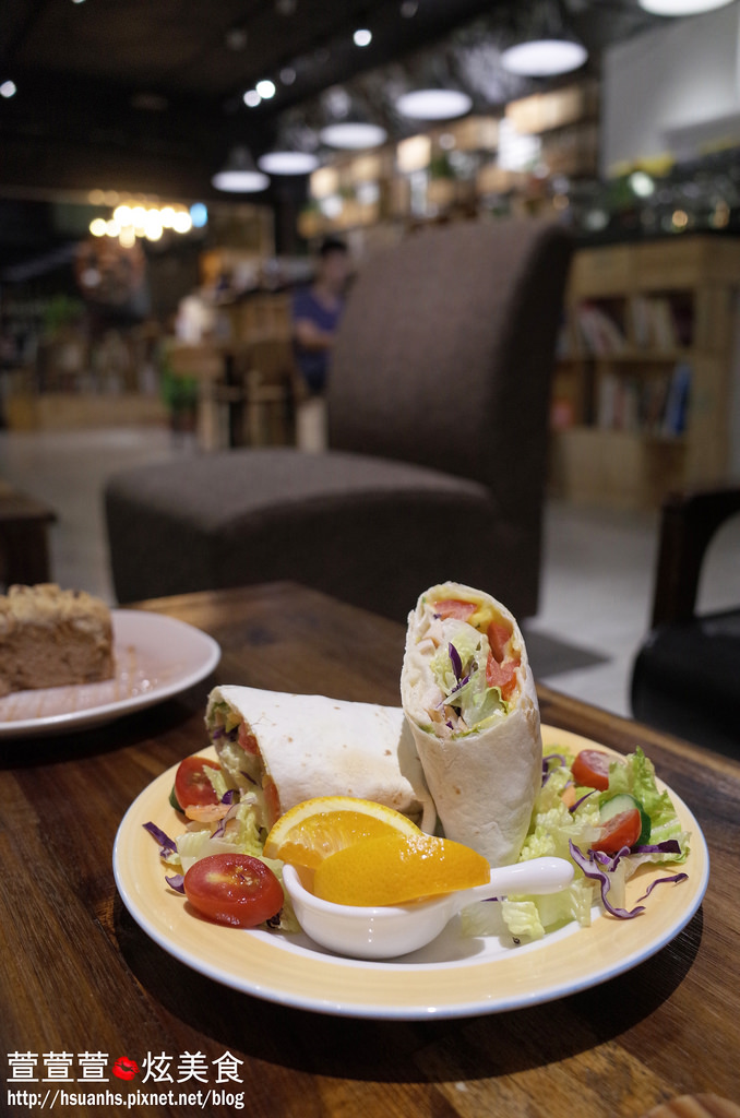 【台北】由你咖啡。南瓜義大利鹹蛋義大利麵、輕食、甜點表現超強!! 值得再訪 捷運南京三民下午茶(不限時/WIFI/閱讀桌燈)