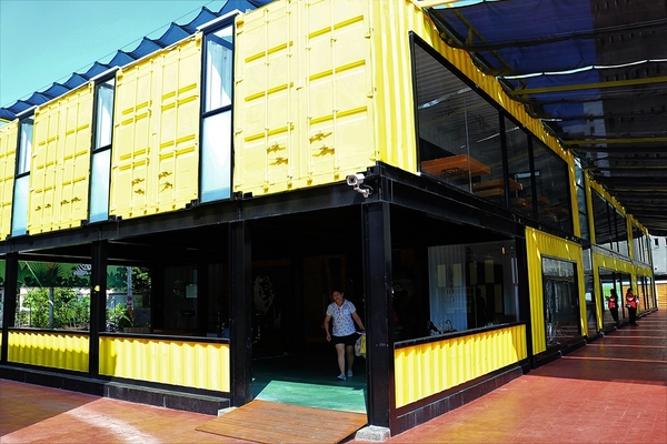 B12文創特區:【彰化員林景點】B12文創特區~工業風的藝術裝置主題,3D立體動物彩繪,鐵皮屋結合複合式餐飲