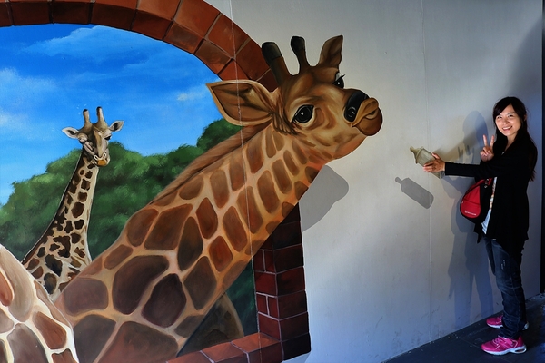 B12文創特區:【彰化員林景點】B12文創特區~工業風的藝術裝置主題,3D立體動物彩繪,鐵皮屋結合複合式餐飲