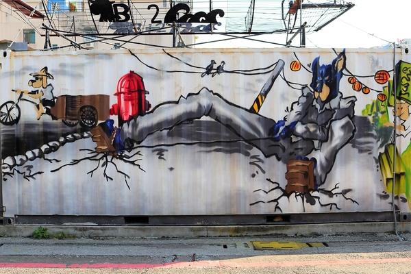 B12文創特區:【彰化員林景點】B12文創特區~工業風的藝術裝置主題,3D立體動物彩繪,鐵皮屋結合複合式餐飲