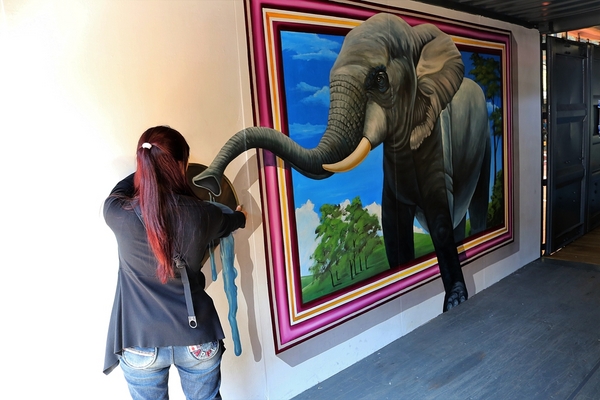 B12文創特區:【彰化員林景點】B12文創特區~工業風的藝術裝置主題,3D立體動物彩繪,鐵皮屋結合複合式餐飲