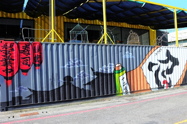 B12文創特區:【彰化員林景點】B12文創特區~工業風的藝術裝置主題,3D立體動物彩繪,鐵皮屋結合複合式餐飲