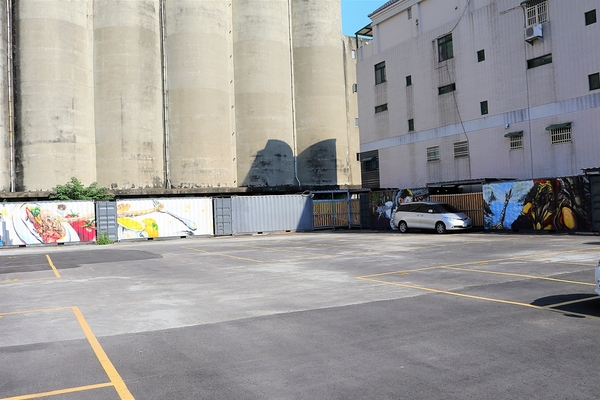 B12文創特區:【彰化員林景點】B12文創特區~工業風的藝術裝置主題,3D立體動物彩繪,鐵皮屋結合複合式餐飲