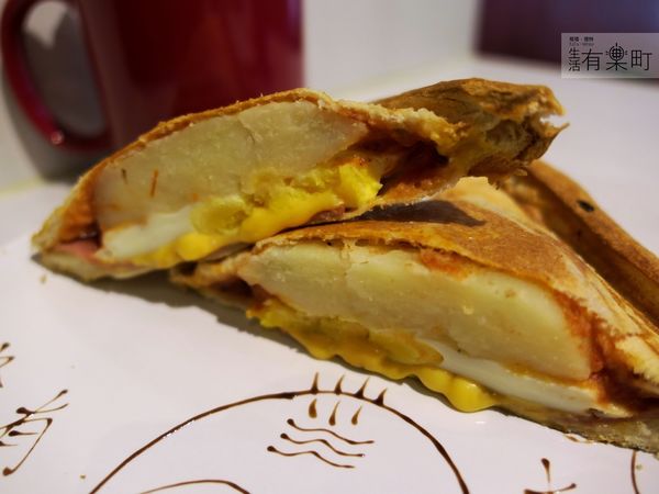 理性與感性咖啡：【桃園平鎮美食】理性&感性Cafe：療癒系美食推薦，多種免費立體拉花，少女下午茶首選，還有鬆餅與熱壓吐司喔