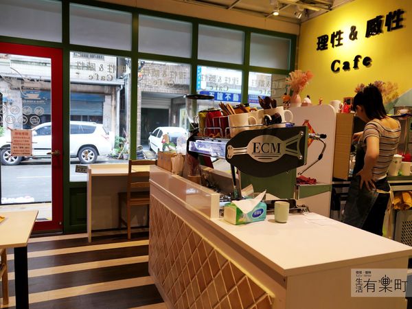 理性與感性咖啡：【桃園平鎮美食】理性&感性Cafe：療癒系美食推薦，多種免費立體拉花，少女下午茶首選，還有鬆餅與熱壓吐司喔