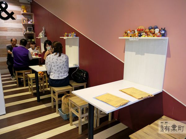 理性與感性咖啡：【桃園平鎮美食】理性&感性Cafe：療癒系美食推薦，多種免費立體拉花，少女下午茶首選，還有鬆餅與熱壓吐司喔