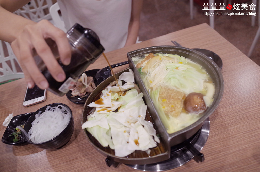 【桃園】半個鍋(桃園八德忠勇店)。年初新開幕 一個人也可以火烤兩吃雙享受! 燒烤、火鍋、 壽喜燒、 清煎 想怎麼玩就怎麼玩