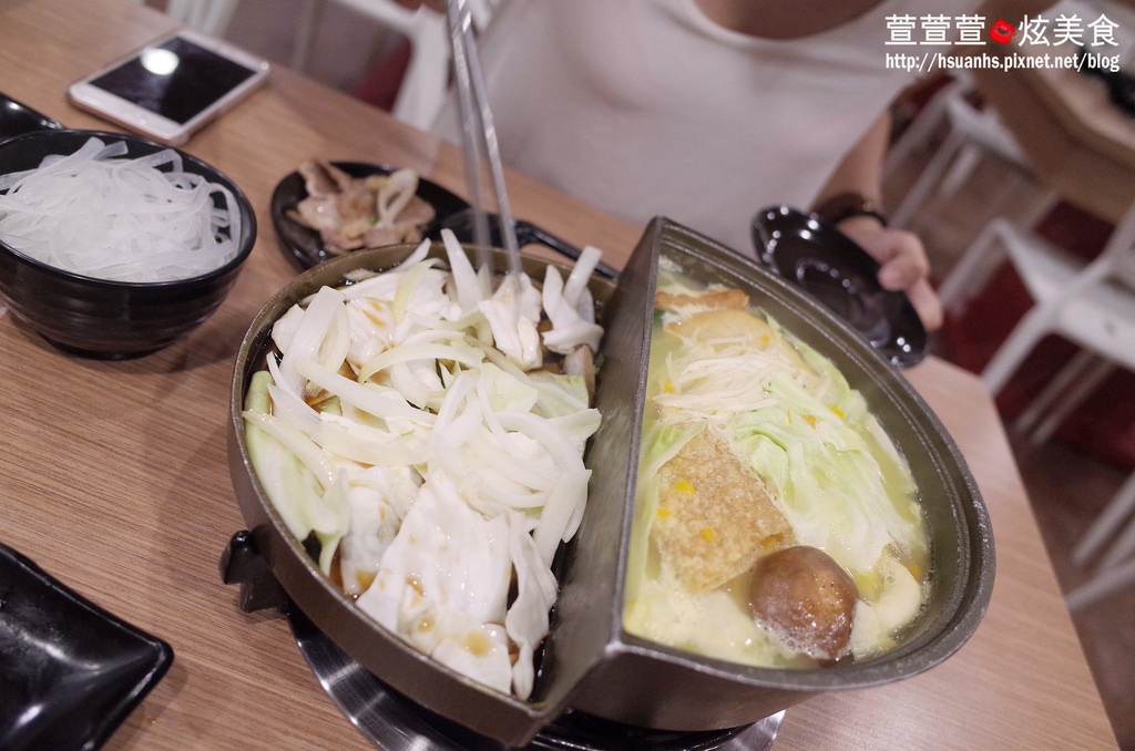 【桃園】半個鍋(桃園八德忠勇店)。年初新開幕 一個人也可以火烤兩吃雙享受! 燒烤、火鍋、 壽喜燒、 清煎 想怎麼玩就怎麼玩