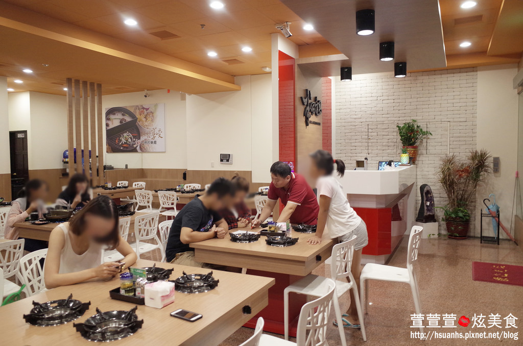 【桃園】半個鍋(桃園八德忠勇店)。年初新開幕 一個人也可以火烤兩吃雙享受! 燒烤、火鍋、 壽喜燒、 清煎 想怎麼玩就怎麼玩