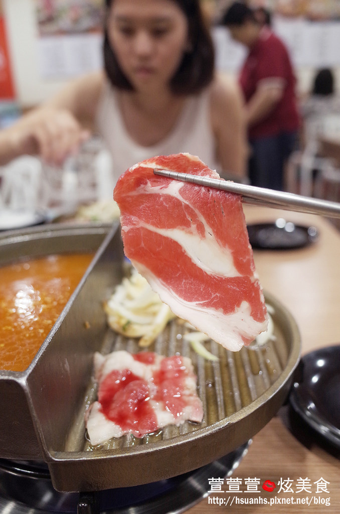 【桃園】半個鍋(桃園八德忠勇店)。年初新開幕 一個人也可以火烤兩吃雙享受! 燒烤、火鍋、 壽喜燒、 清煎 想怎麼玩就怎麼玩