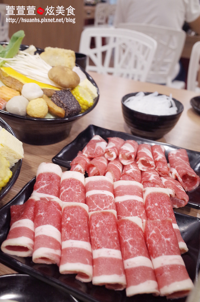 【桃園】半個鍋(桃園八德忠勇店)。年初新開幕 一個人也可以火烤兩吃雙享受! 燒烤、火鍋、 壽喜燒、 清煎 想怎麼玩就怎麼玩