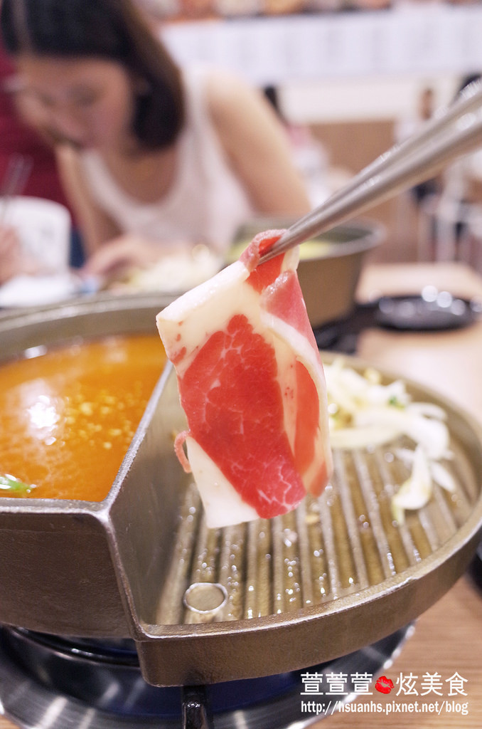 【桃園】半個鍋(桃園八德忠勇店)。年初新開幕 一個人也可以火烤兩吃雙享受! 燒烤、火鍋、 壽喜燒、 清煎 想怎麼玩就怎麼玩