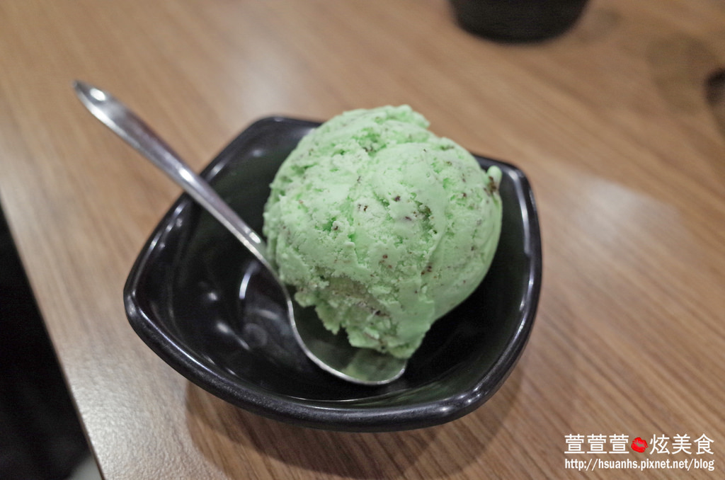 【桃園】半個鍋(桃園八德忠勇店)。年初新開幕 一個人也可以火烤兩吃雙享受! 燒烤、火鍋、 壽喜燒、 清煎 想怎麼玩就怎麼玩