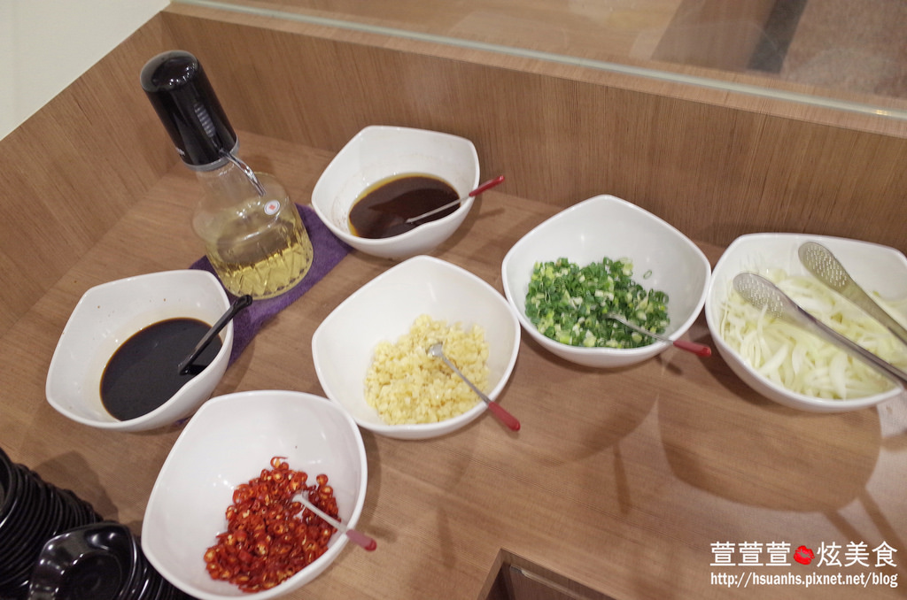 【桃園】半個鍋(桃園八德忠勇店)。年初新開幕 一個人也可以火烤兩吃雙享受! 燒烤、火鍋、 壽喜燒、 清煎 想怎麼玩就怎麼玩