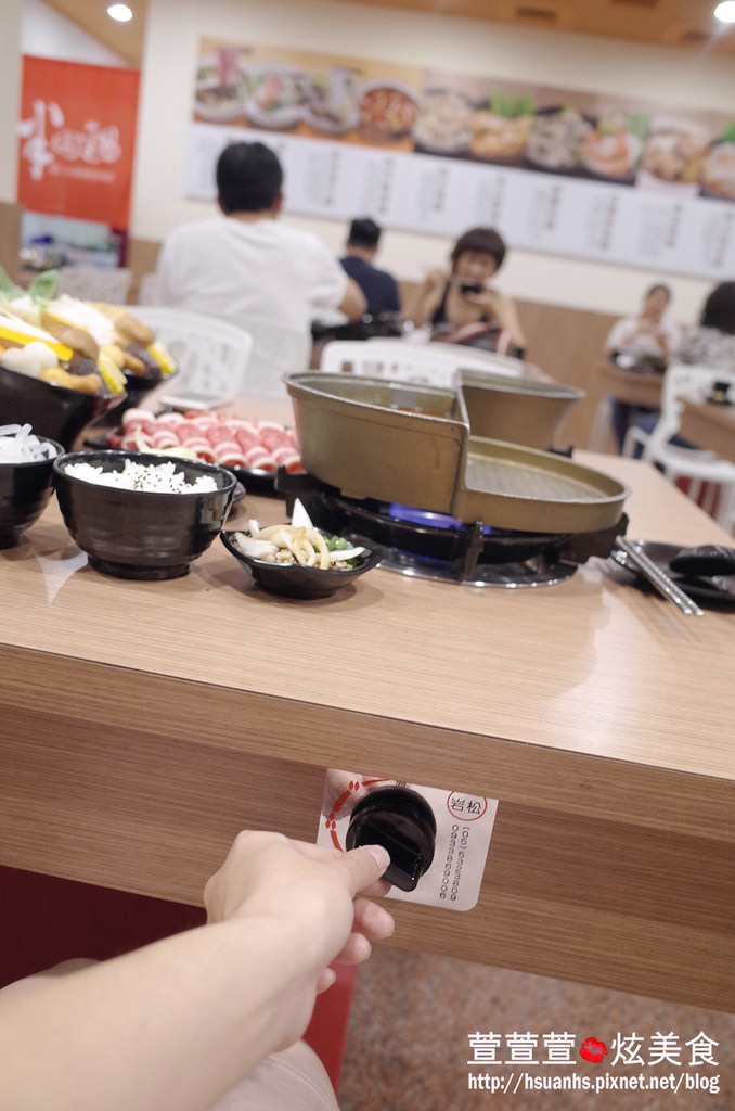 【桃園】半個鍋(桃園八德忠勇店)。年初新開幕 一個人也可以火烤兩吃雙享受! 燒烤、火鍋、 壽喜燒、 清煎 想怎麼玩就怎麼玩