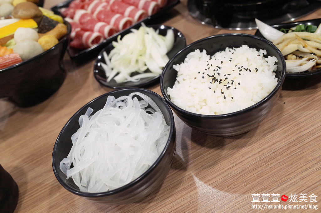 【桃園】半個鍋(桃園八德忠勇店)。年初新開幕 一個人也可以火烤兩吃雙享受! 燒烤、火鍋、 壽喜燒、 清煎 想怎麼玩就怎麼玩