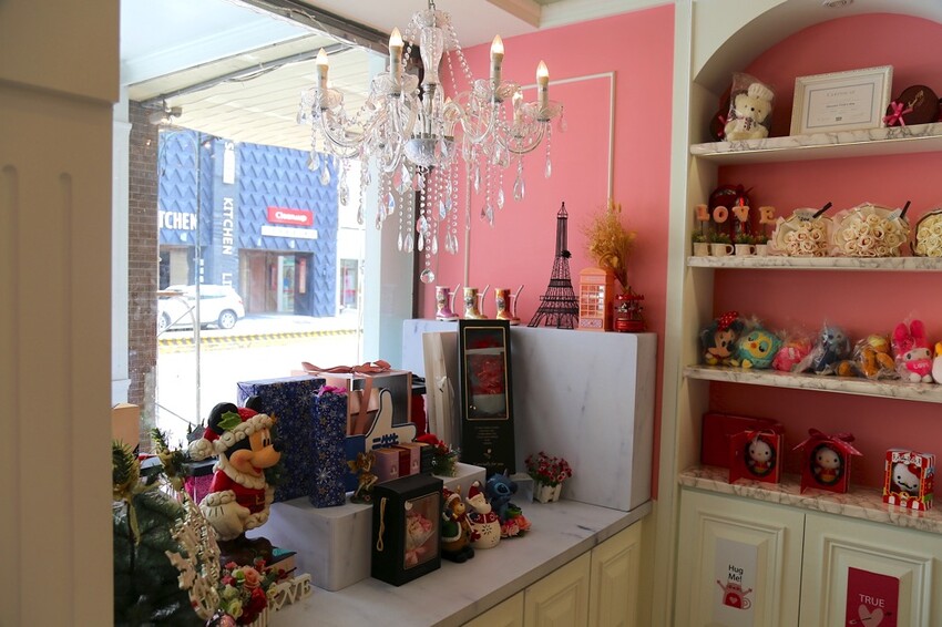 華侖婷娜巧克力：台南在地巧克力品牌.情人節送禮.節慶巧克力禮盒推薦/客製化手作造型巧克力/情人節巧克力禮物推薦 - 進食的巨鼠