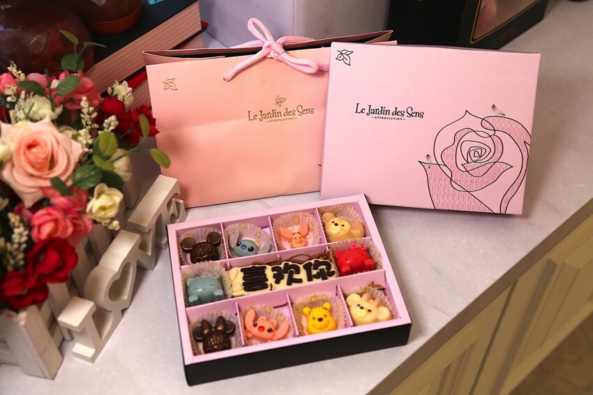 華侖婷娜巧克力：台南在地巧克力品牌.情人節送禮.節慶巧克力禮盒推薦/客製化手作造型巧克力/情人節巧克力禮物推薦 - 進食的巨鼠