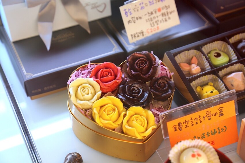 華侖婷娜巧克力：台南在地巧克力品牌.情人節送禮.節慶巧克力禮盒推薦/客製化手作造型巧克力/情人節巧克力禮物推薦 - 進食的巨鼠