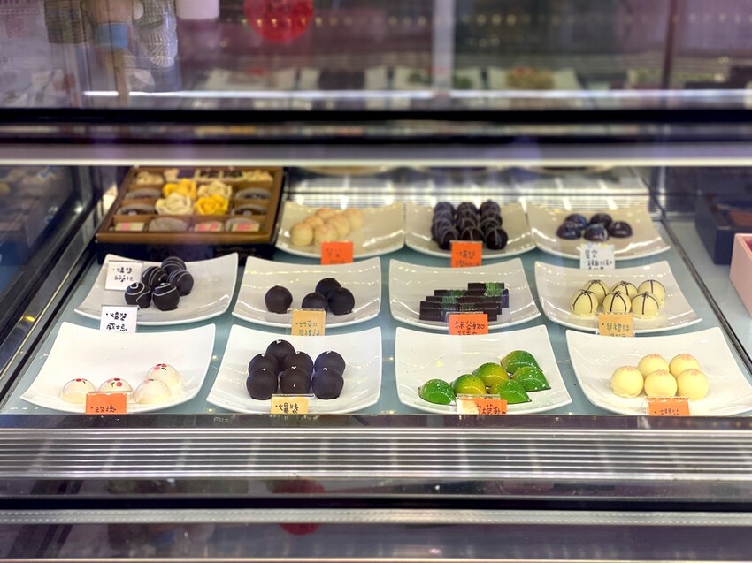 華侖婷娜巧克力：台南在地巧克力品牌.情人節送禮.節慶巧克力禮盒推薦/客製化手作造型巧克力/情人節巧克力禮物推薦 - 進食的巨鼠